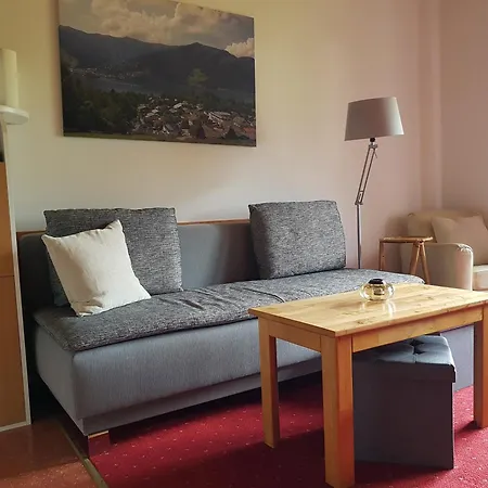 ابارتمنتهاوس هولاوس * زيل أم سي